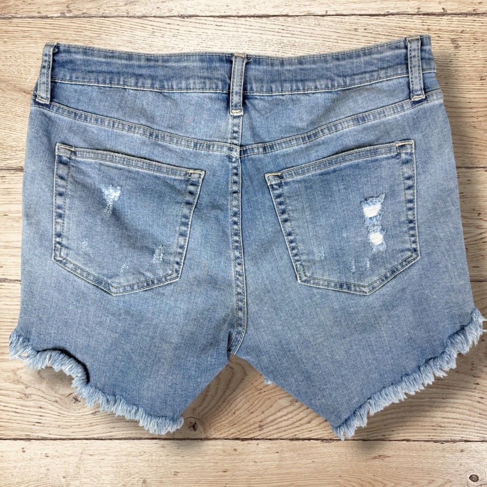 JBD Just Black Denim Distressed Frayed Hem Light Wash Denim Shorts NWT Size L - Picture 4 of 10